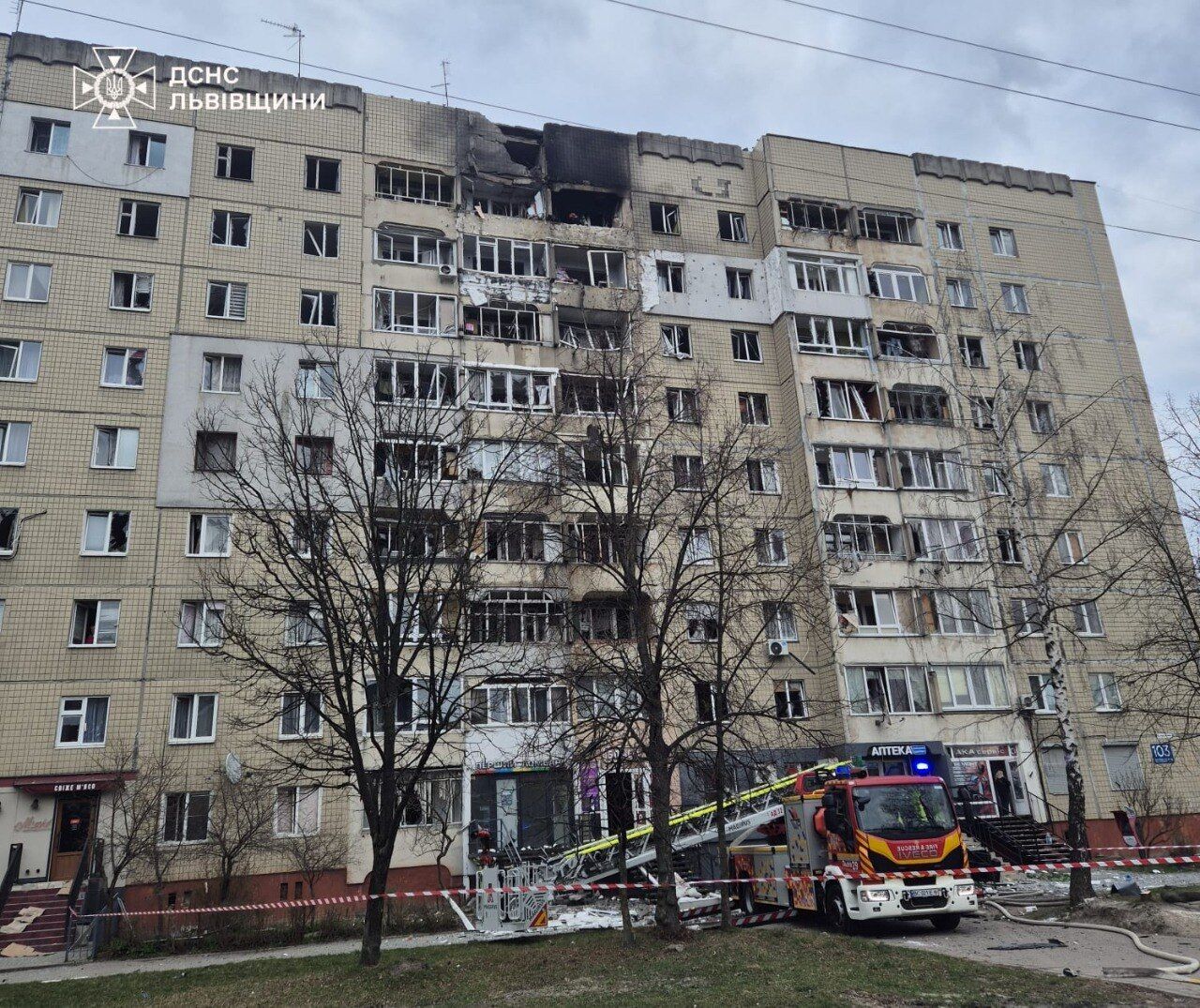 РФ посреди дня запустила сотни дронов по Украине: пострадал роддом в Ивано-Франковске, погибли люди. Все подробности