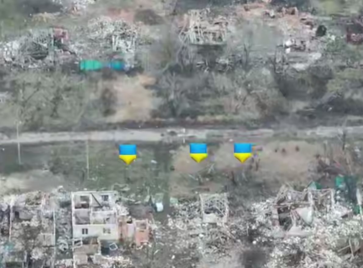 Планы врага сорваны: украинские военные "зачистили" от оккупантов ключевой населенный пункт на трассе Бахмут – Славянск. Видео