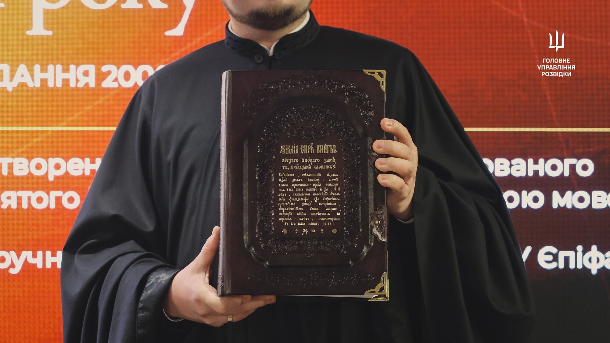 Благодійний аукціон для підтримки спецпідрозділів ГУР: Дмитро Комаров придбав лот від Буданова та продав крісло індійських махарадж