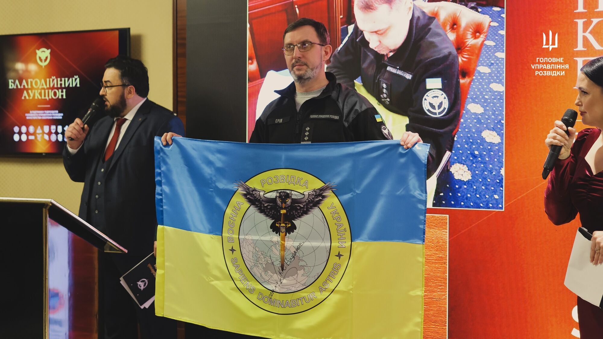 Благодійний аукціон для підтримки спецпідрозділів ГУР: Дмитро Комаров придбав лот від Буданова та продав крісло індійських махарадж