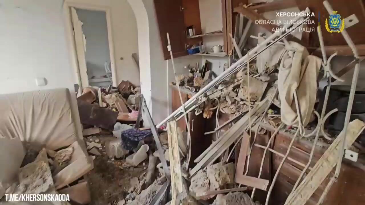 Оккупанты ударили по Херсону: под завалами погиб мужчина, есть пострадавшие. Видео