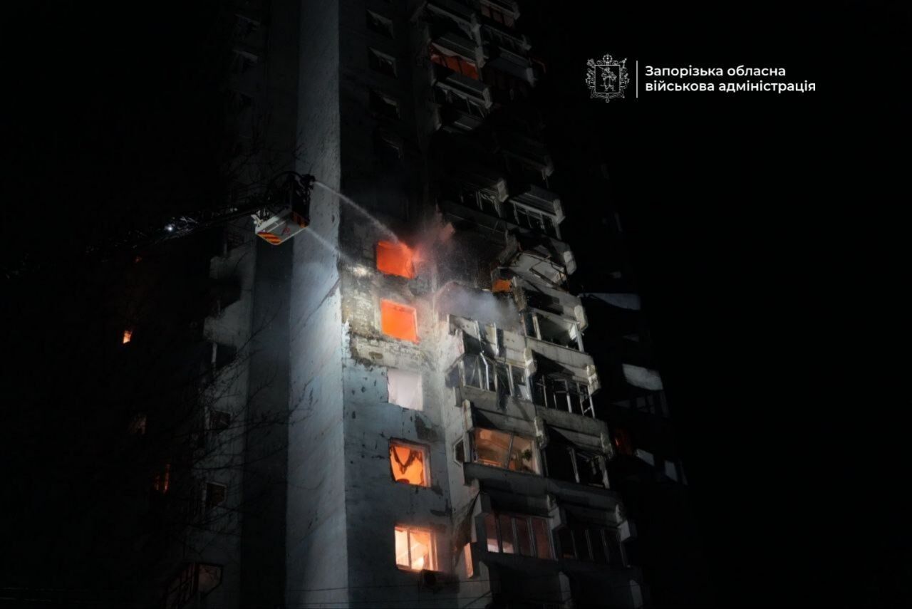 Окупанти завдали комбінованого удару по Запоріжжю: є жертва, п'ятьох людей поранено. Фото та відео