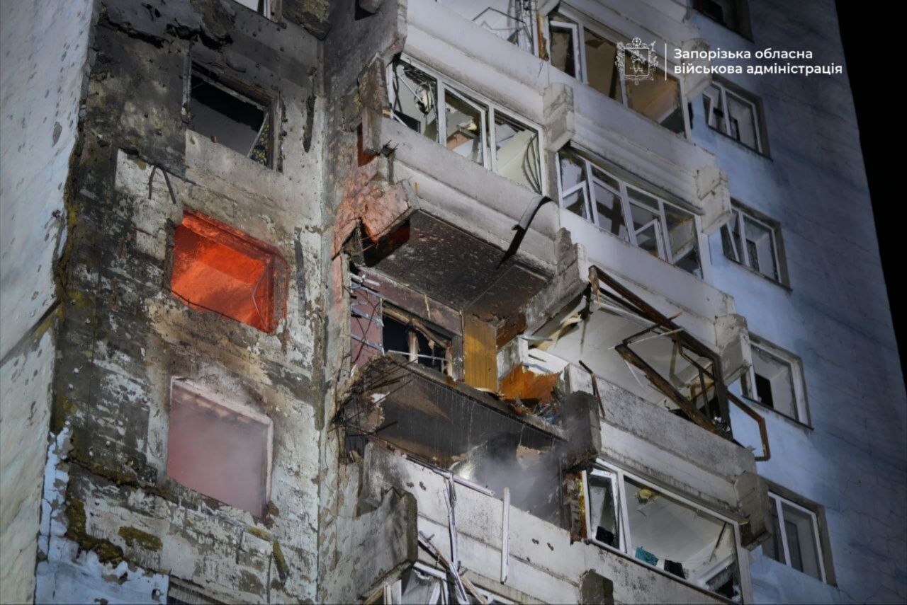 Окупанти завдали комбінованого удару по Запоріжжю: є жертва, п'ятьох людей поранено. Фото та відео