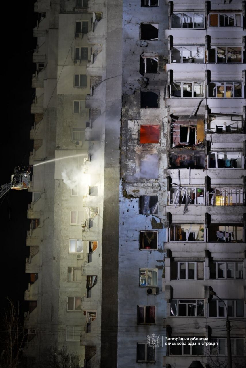 Окупанти завдали комбінованого удару по Запоріжжю: є жертва, п'ятьох людей поранено. Фото та відео