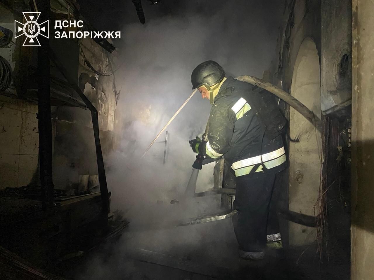 Окупанти завдали комбінованого удару по Запоріжжю: є жертва, п'ятьох людей поранено. Фото та відео