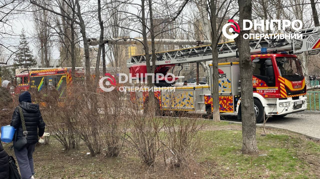 В Днепре в результате вражеской атаки повреждена многоэтажка: пострадали 9 человек. Фото и видео