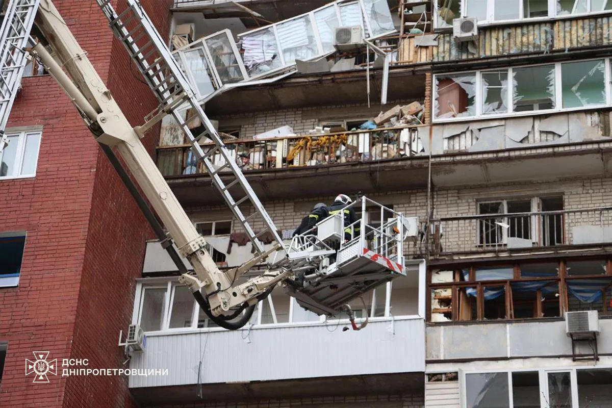 Під прицілом західний регіон: Росія посеред дня запустила сотні дронів по Україні. Усі подробиці, фото і відео