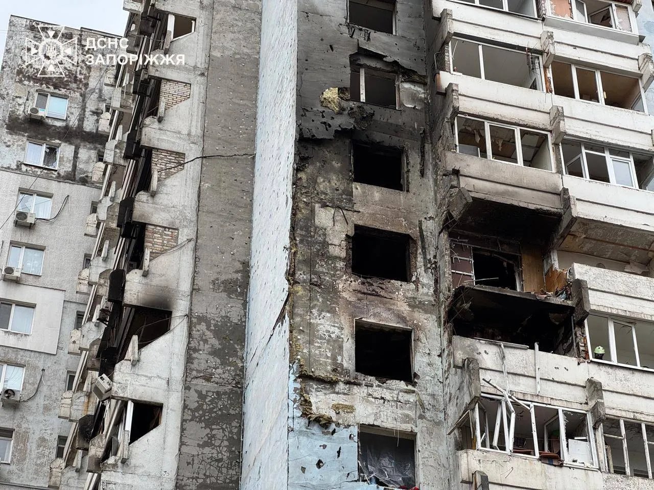 Під прицілом західний регіон: Росія посеред дня запустила сотні дронів по Україні. Усі подробиці, фото і відео