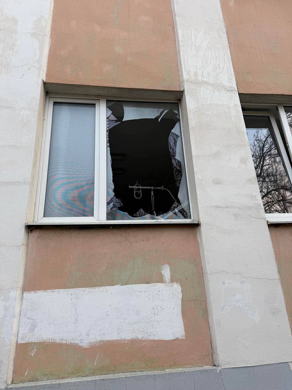 РФ посреди дня запустила сотни дронов по Украине: пострадал роддом в Ивано-Франковске, погибли люди. Все подробности