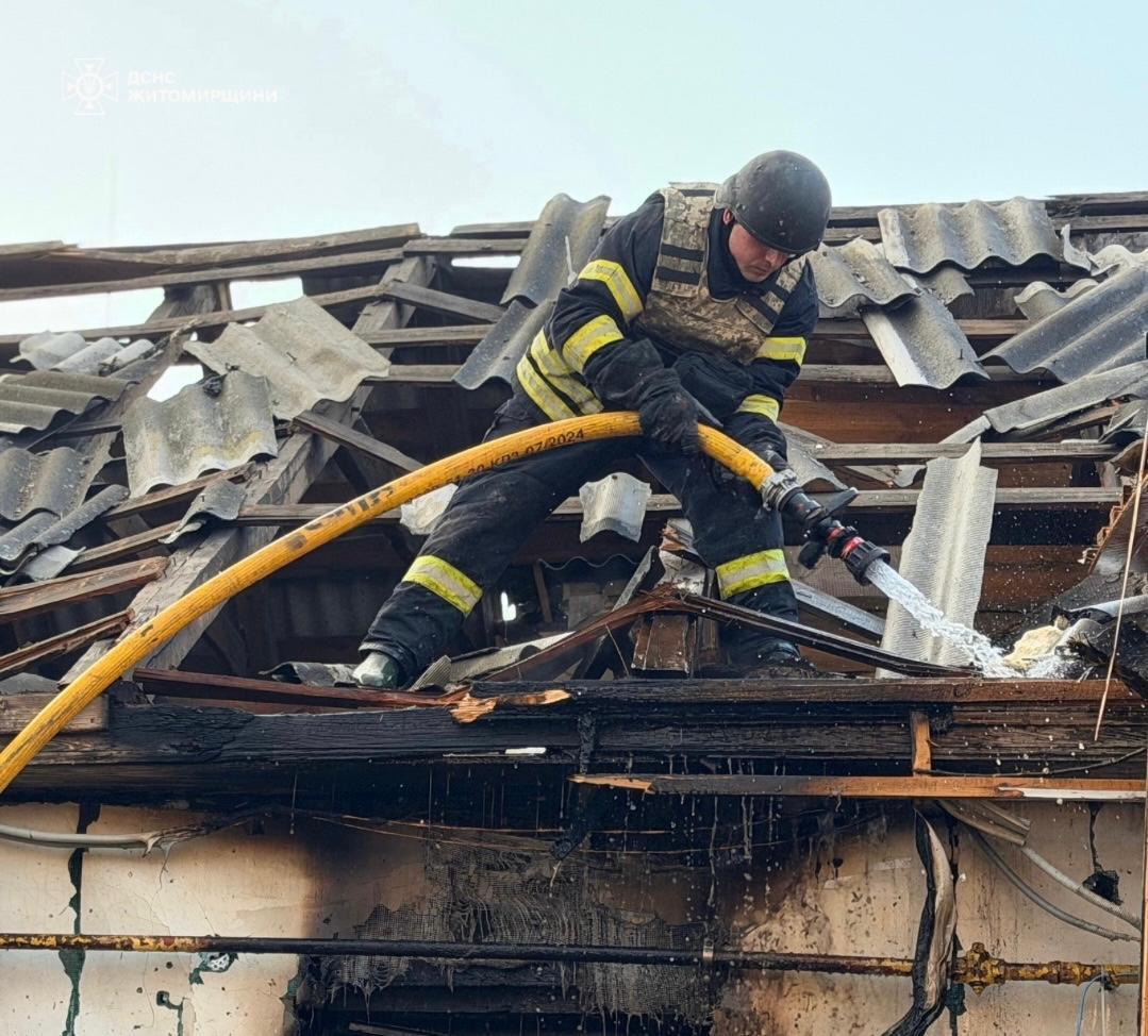 РФ посреди дня запустила сотни дронов по Украине: пострадал роддом в Ивано-Франковске, погибли люди. Все подробности
