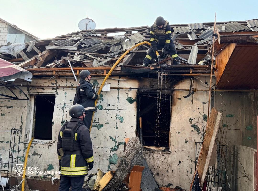 РФ посреди дня запустила сотни дронов по Украине: пострадал роддом в Ивано-Франковске, погибли люди. Все подробности