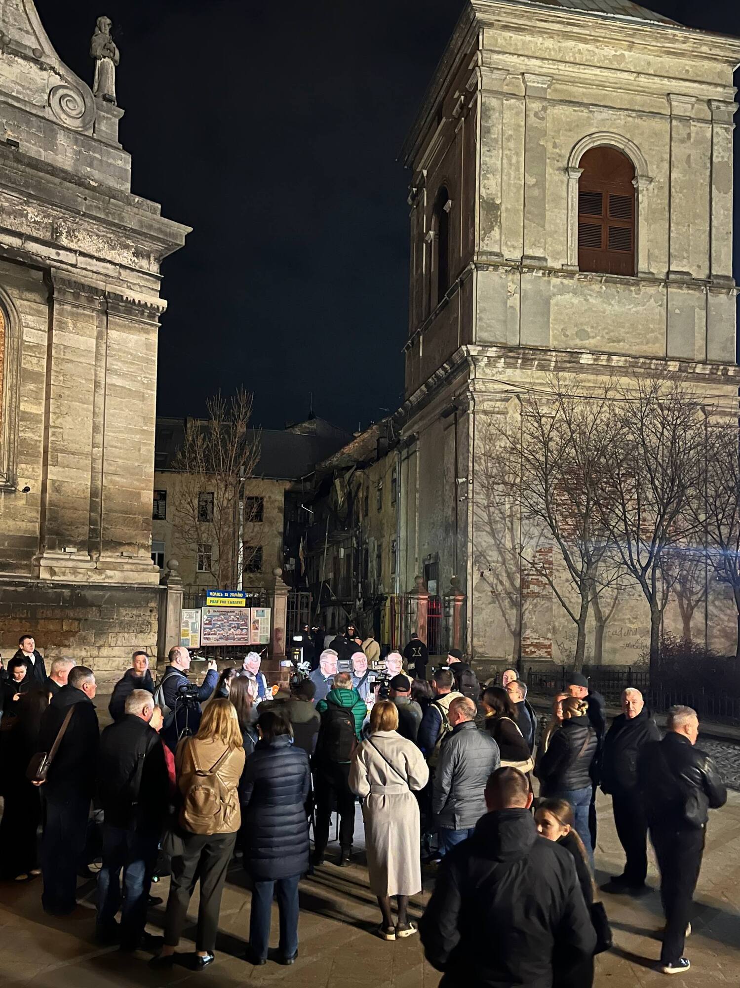 Російські дрони атакували Львів серед білого дня: у центрі міста пошкоджено будинки і церкву. Фото і відео