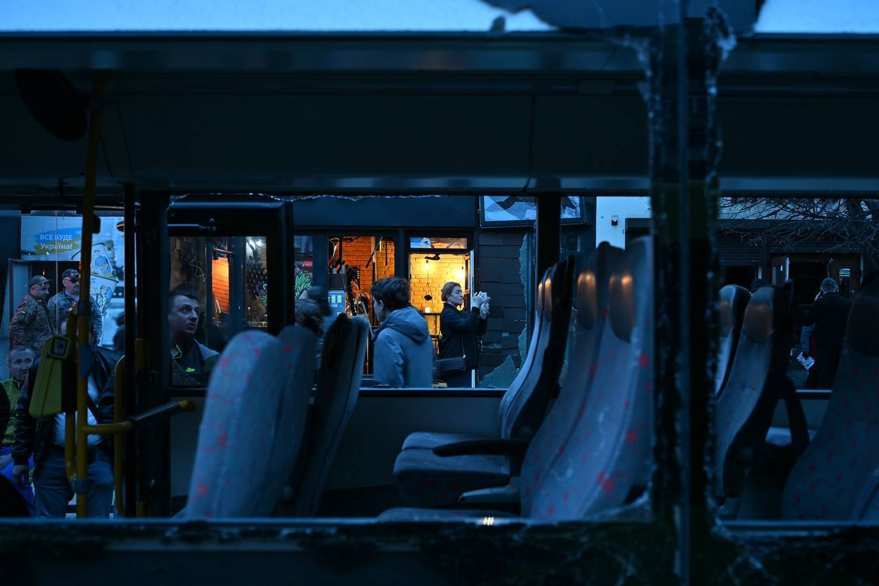 Російські дрони атакували Львів серед білого дня: у центрі міста пошкоджено будинки і церкву. Фото і відео