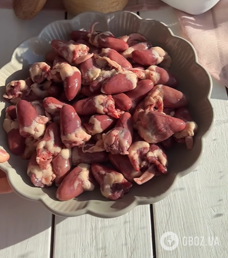 Как вкусно протушить куриные сердечки на сковородке: идеально к картофельному пюре