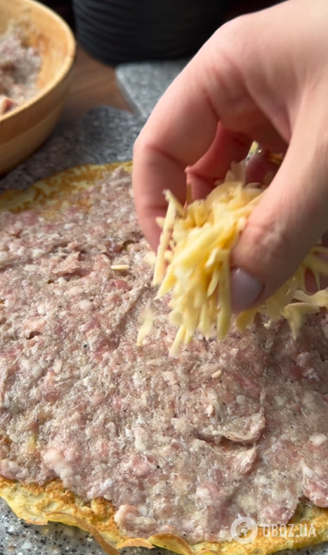 Як приготувати ідеальні тонкі млинці без борошна: додайте всередину соковиту м'ясну начинку