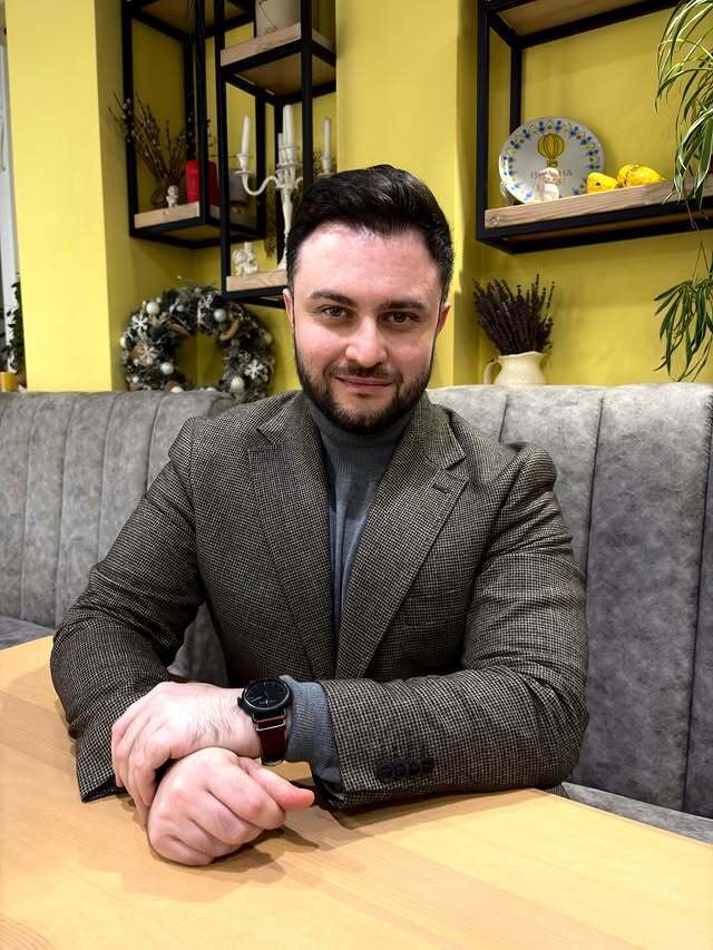 Блогер-пліткар Беспалов підтвердив, що вступив у лави ЗСУ, після раптового зникнення. Перше фото