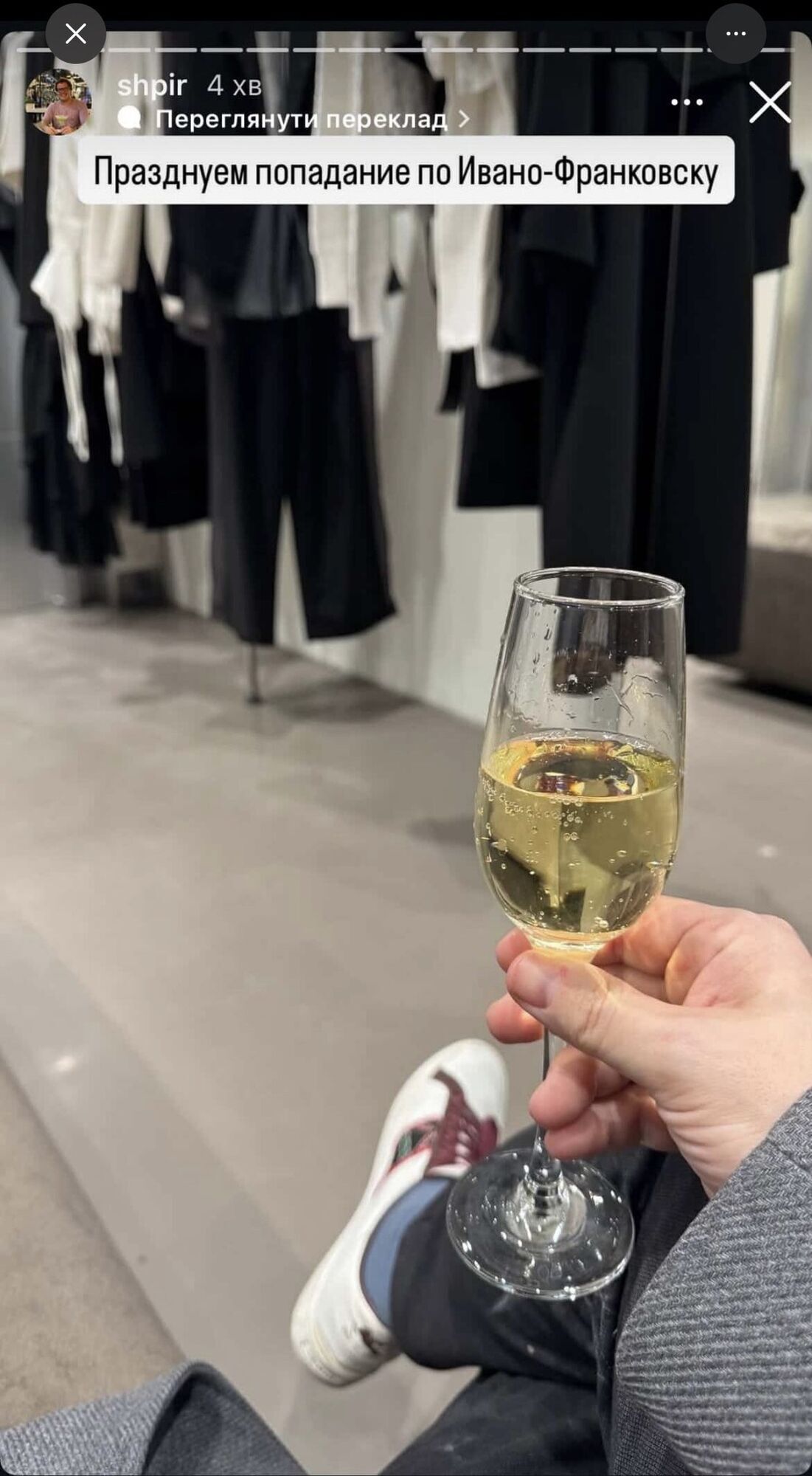 Підняв келих: зрадник Шпір, який втік з Івано-Франківська до Росії, цинічно відсвяткував вбивство окупантами батька з донькою у рідному місті. Фото