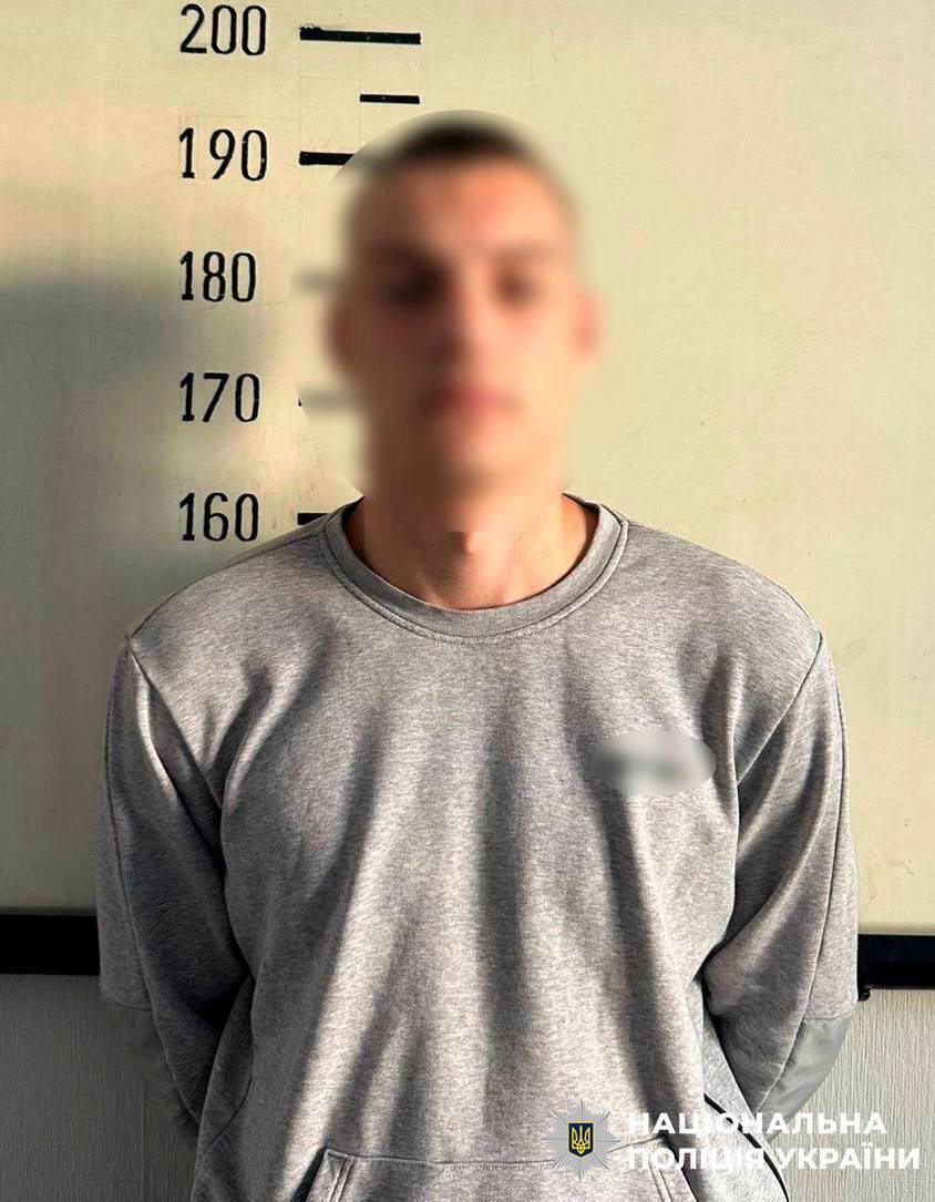 В Киеве двое парней едва не до смерти избили соседа за якобы громкую музыку. Подробности и фото