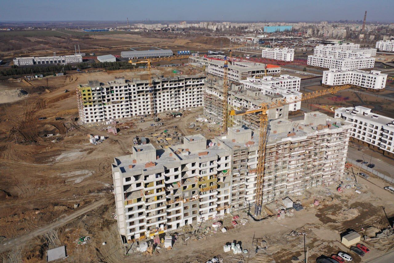 "Все в долгах": в оккупированном Мариуполе массово "кидают" рабочих с зарплатами