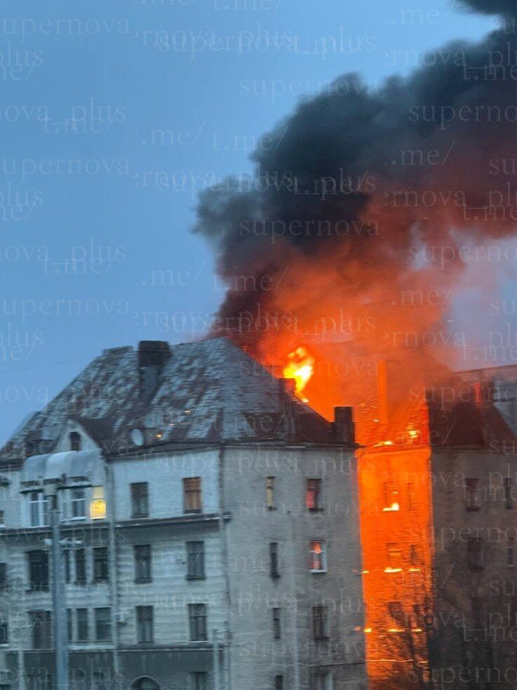 У російському Виборзі атаковано порт: сталася пожежа. Фото і відео
