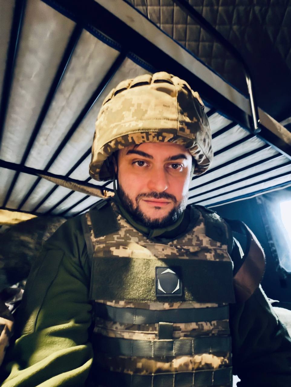 Блогер-пліткар Беспалов підтвердив, що вступив у лави ЗСУ, після раптового зникнення. Перше фото