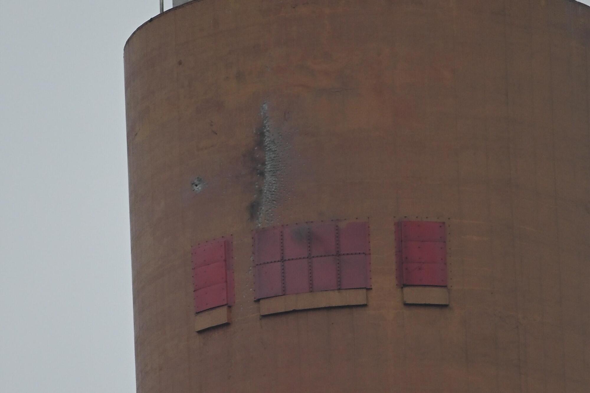 В Естонії дрон, який залетів із Росії, влучив у трубу електростанції: що відомо