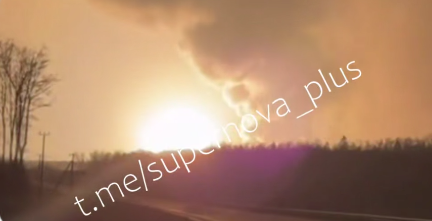 Зарево видно издалека: в российском порту Усть-Луга после атаки дронов вспыхнул мощный пожар. Фото и видео