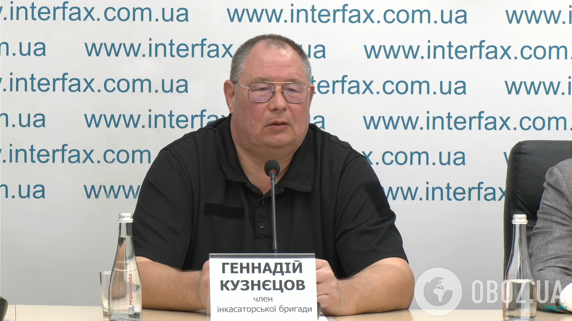 "Надягли кайданки й мішки на голову": інкасатор "Ощадбанку" розповів, що з ним робили в Угорщині