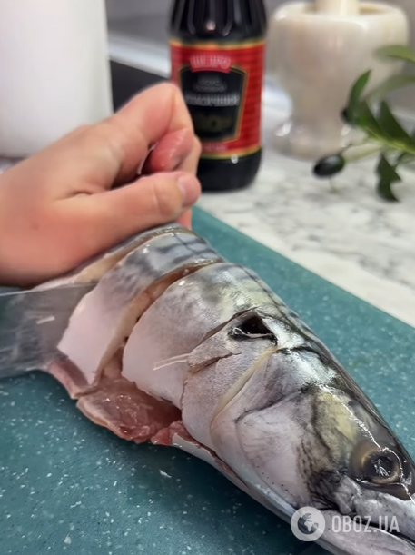 Як смачно запекти скумбрію з плавленим сиром в духовці: ділимось оригінальним рецептом