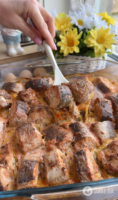 Ніжний запечений хек у сметані: як смачно приготувати улюблену рибу