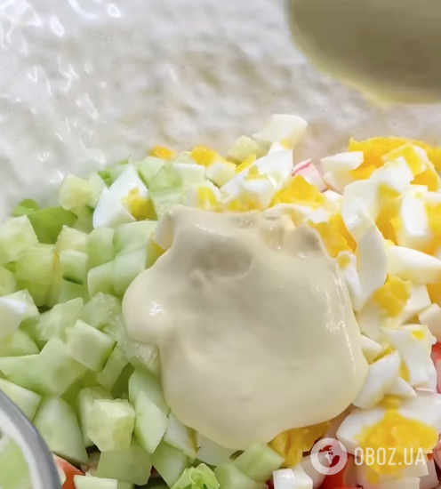 Весенний крабовый салат для праздничного стола: делимся самым простым рецептом