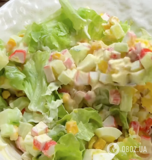 Весенний крабовый салат для праздничного стола: делимся самым простым рецептом