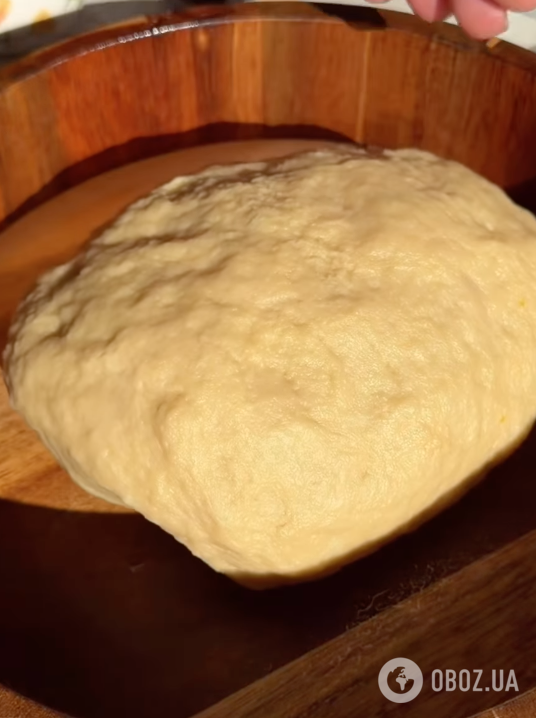 Пишна паска-крафін із вершкового тіста, з корицею та шоколадом: ділимося рецептом великодньої випічки