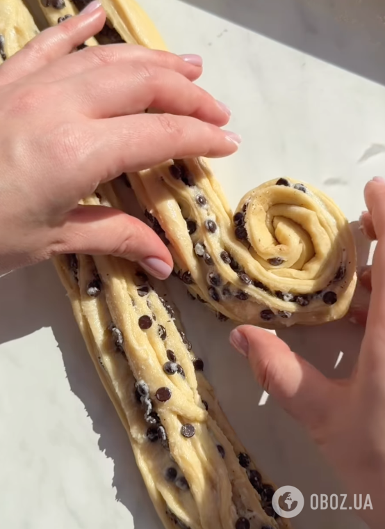 Пишна паска-крафін із вершкового тіста, з корицею та шоколадом: ділимося рецептом великодньої випічки