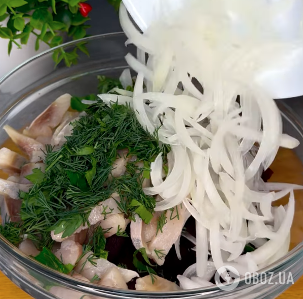 Корисний салат із буряка та оселедця на кожен день: ділимося легким рецептом