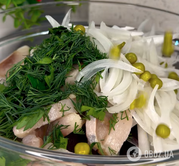 Корисний салат із буряка та оселедця на кожен день: ділимося легким рецептом