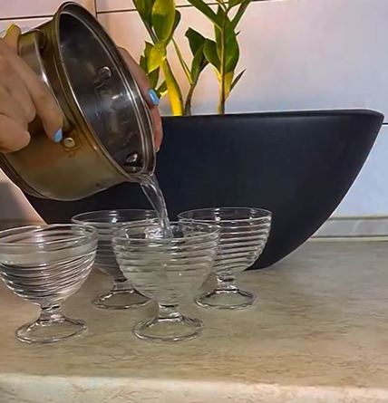 Как сделать сине-желтые пасхальные яйца: простой способ