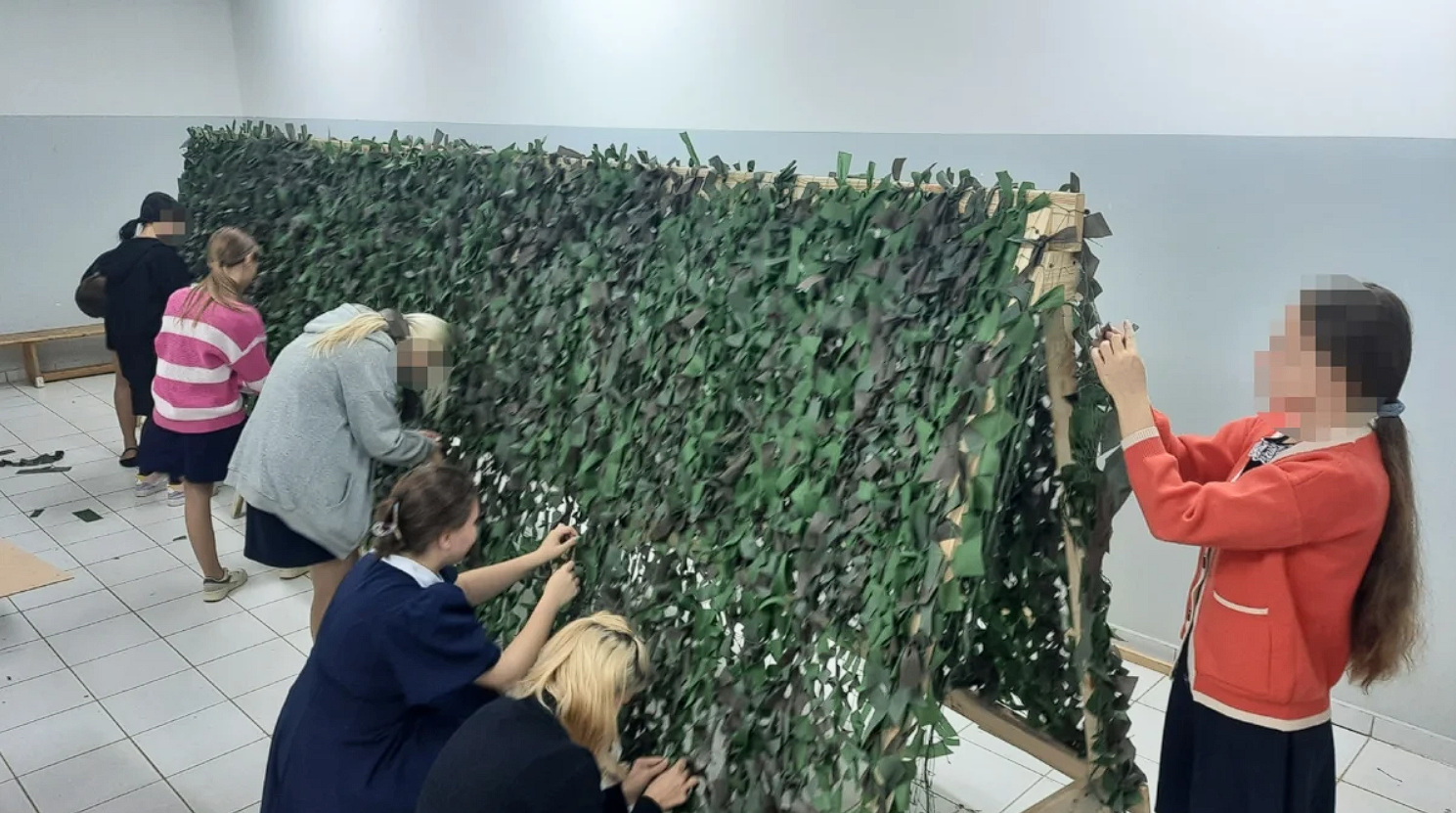 В России школьников заставляют работать на нужды армии: всплыли подробности