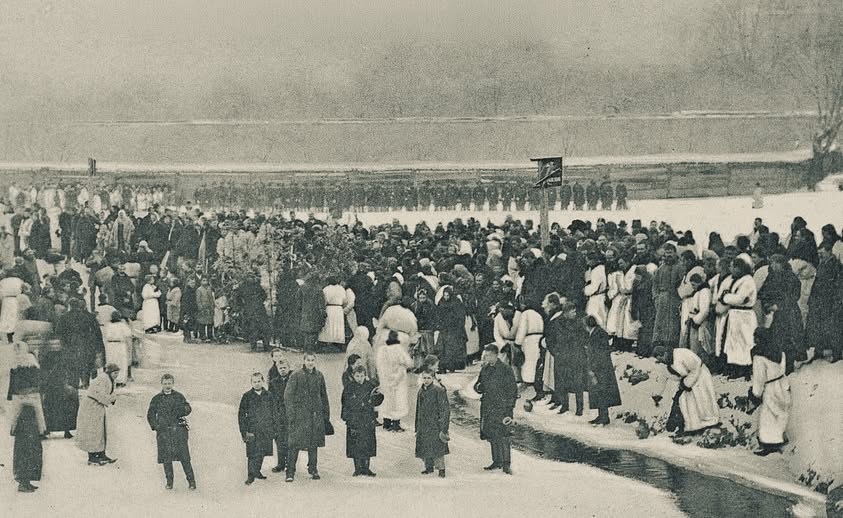 Мандрівка у минуле: в мережі показали старі фото Рави-Руської