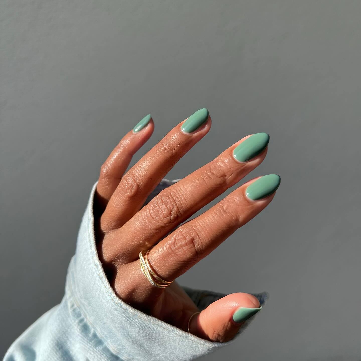 Бежевий у минулому: сім несподіваних кольорів манікюру на весну 2026