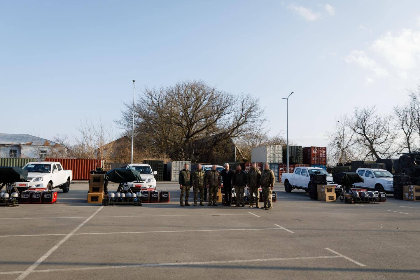 Будут прикрывать бойцов на передовой: Порошенко передал защитникам еще 5 комплексов "Ай-Петри"