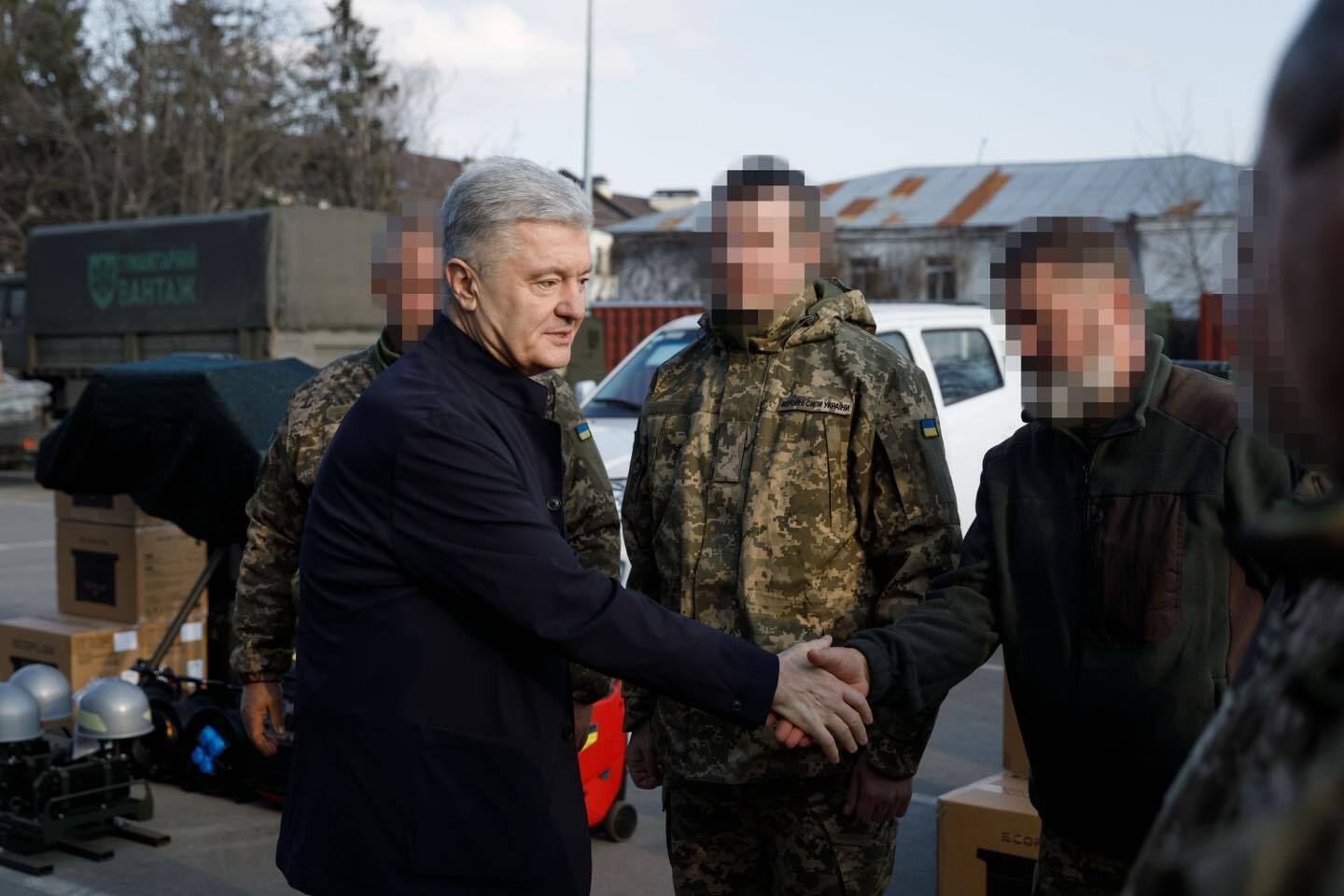 Будут прикрывать бойцов на передовой: Порошенко передал защитникам еще 5 комплексов "Ай-Петри"