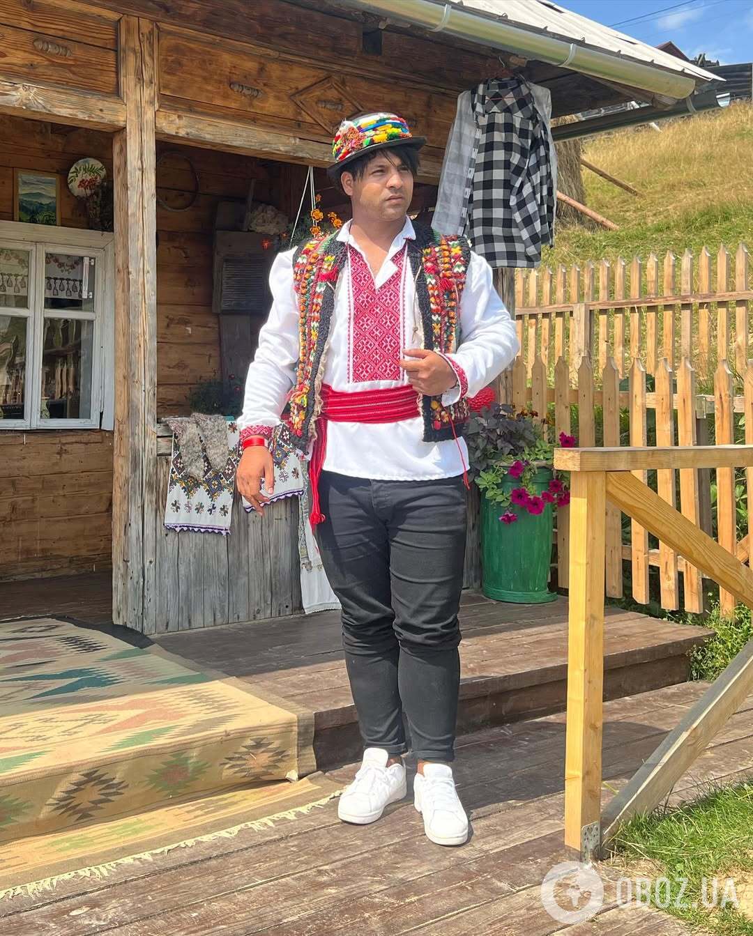 "Хочу забрать сюда маму!" Как блогер-миллионник из Ирака Мустафа Фавади выучил украинский язык на Прикарпатье и стал "бандеровцем"