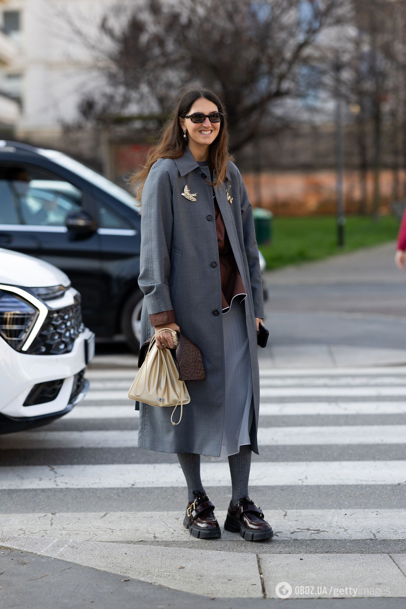 Забудьте о традиционных сумках: что за странные "мешки" появились на подиумах и в коллекциях модниц
