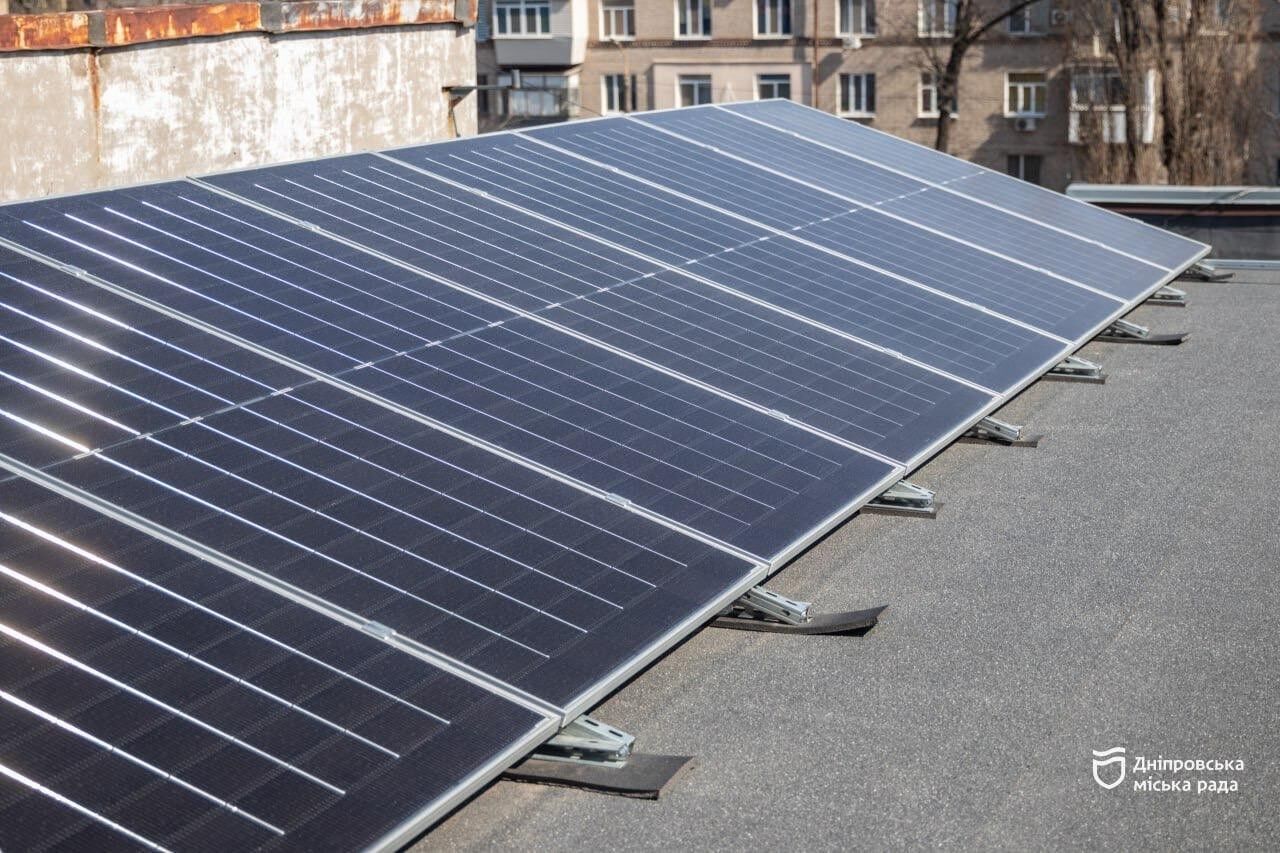 В Днепре художественные школы обеспечивают генераторами и солнечными панелями для непрерывного обучения