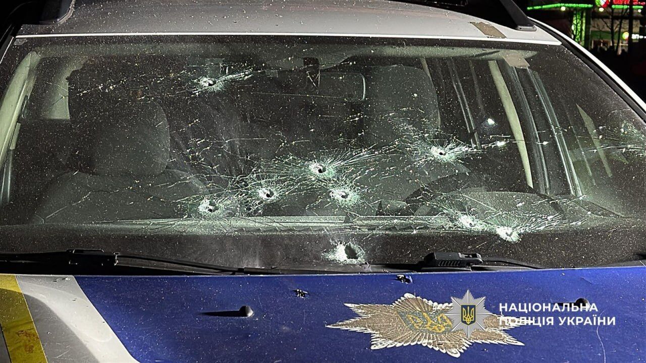 В Одесі водій авто відкрив стрілянину по поліцейських: нападника ліквідували під час затримання. Фото і відео