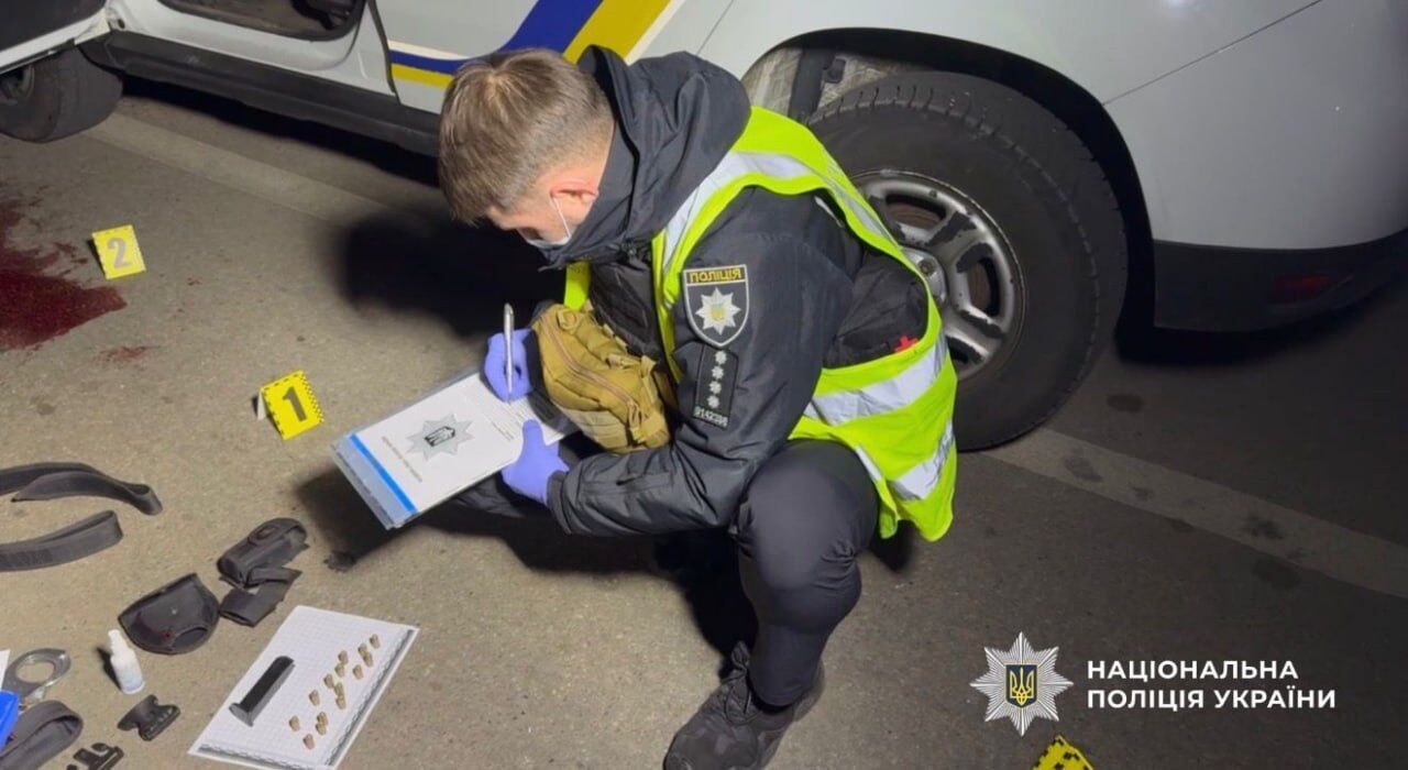 В Одесі водій авто відкрив стрілянину по поліцейських: нападника ліквідували під час затримання. Фото і відео