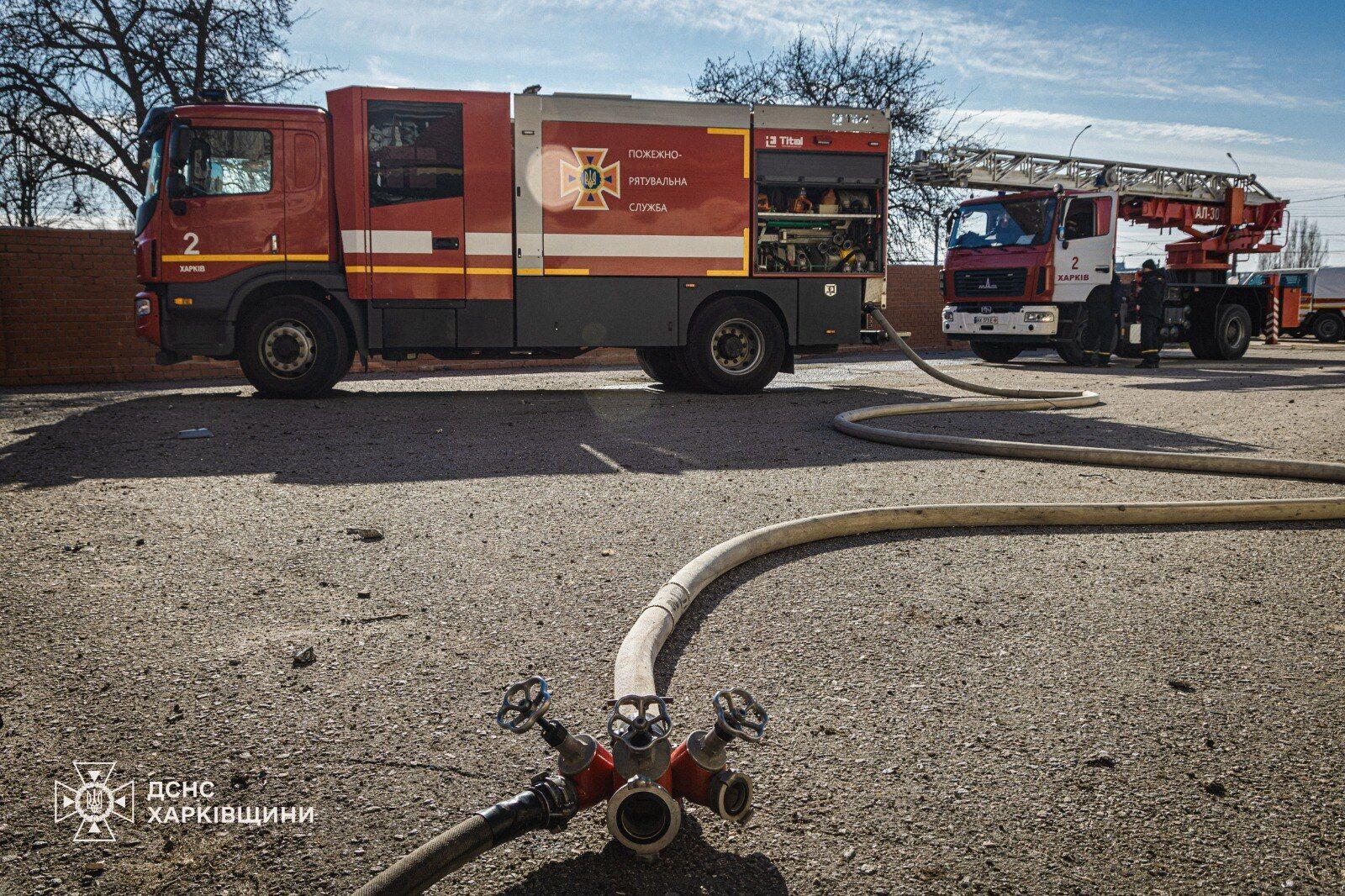 Окупанти вдарили по Харкову, зафіксовано приліт біля будинків і ресторану: є постраждалі. Фото