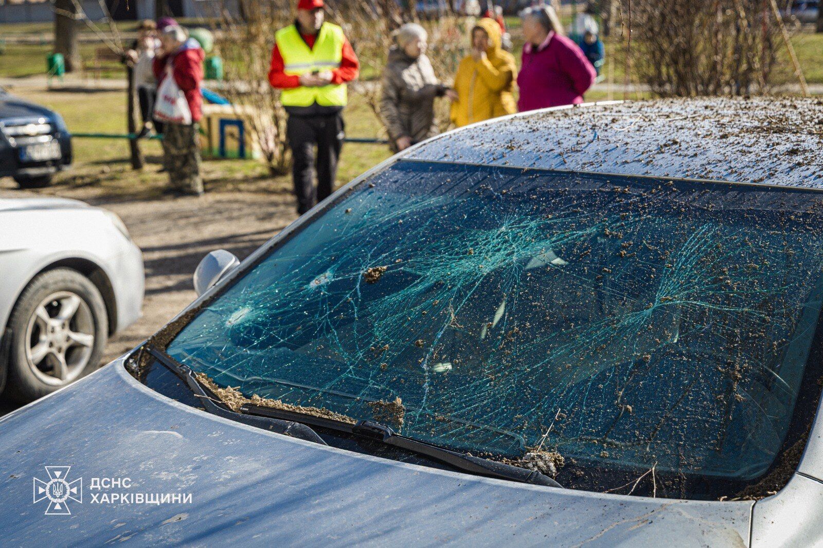 Окупанти вдарили по Харкову, зафіксовано приліт біля будинків і ресторану: є постраждалі. Фото