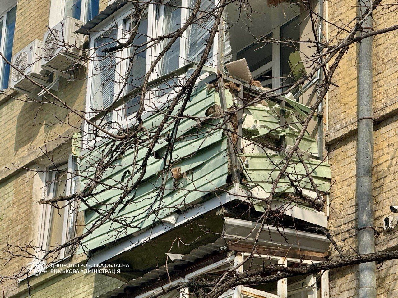 Россия ударила по Днепру: повреждена многоэтажка, количество пострадавших возросло. Фото и видео